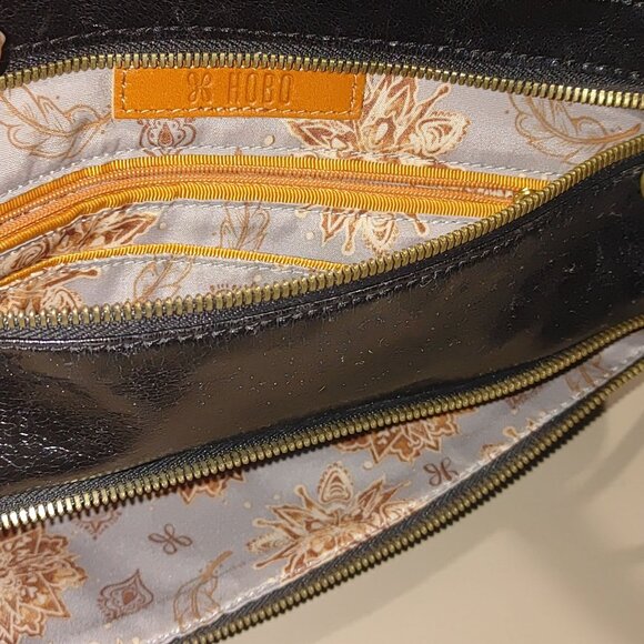 Hobo Black Leather Crossbody Bag Gold Hardware Multiple Zippered Compartments - Picture 7 of 9